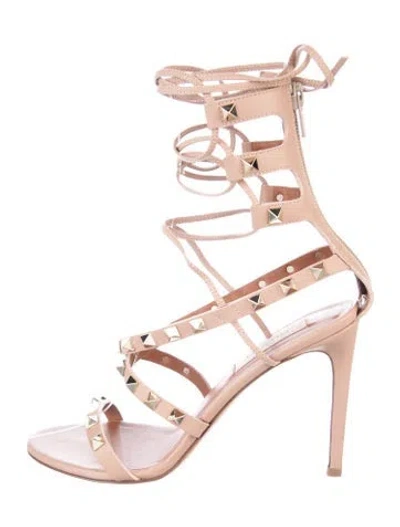 Pre-owned Valentino Garavani Rockstud Accents Leather Gladiator Sandals In Neutrals