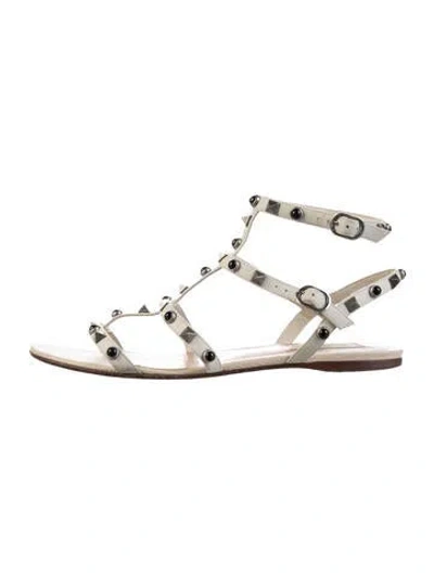 Pre-owned Valentino Garavani Rockstud Accents Leather Gladiator Sandals In Neutrals