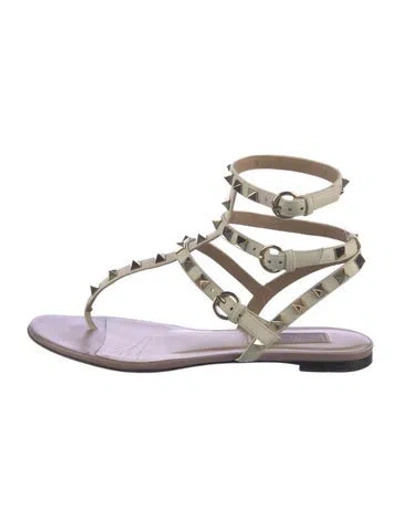 Pre-owned Valentino Garavani Rockstud Accents Leather Gladiator Sandals In Neutrals