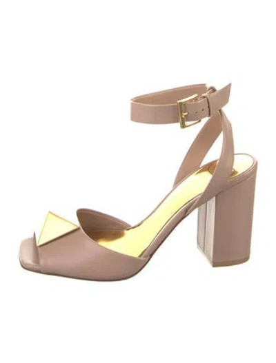 Pre-owned Valentino Garavani Rockstud Accents Leather Gladiator Sandals In Neutrals