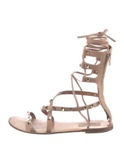 Pre-owned Valentino Garavani Rockstud Accents Leather Gladiator Sandals In Neutrals