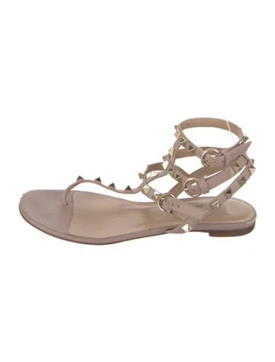 Pre-owned Valentino Garavani Rockstud Accents Leather Gladiator Sandals In Neutrals