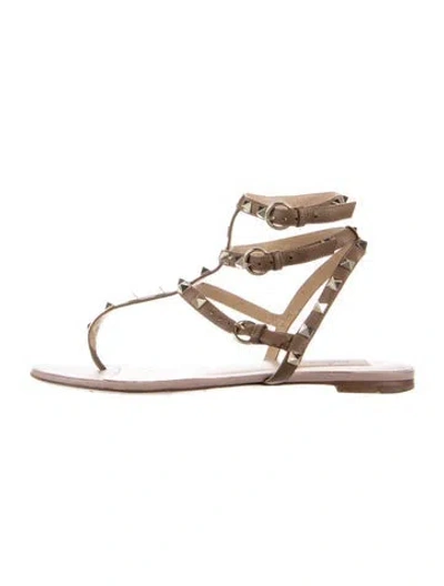 Pre-owned Valentino Garavani Rockstud Accents Leather Gladiator Sandals In Neutrals