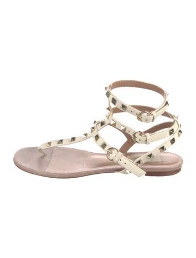 Pre-owned Valentino Garavani Rockstud Accents Leather Gladiator Sandals In Neutrals