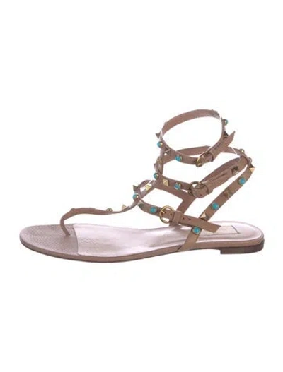Pre-owned Valentino Garavani Rockstud Accents Leather Gladiator Sandals In Neutrals
