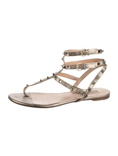 Pre-owned Valentino Garavani Rockstud Accents Leather Gladiator Sandals In Neutrals