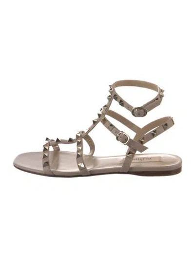 Pre-owned Valentino Garavani Rockstud Accents Leather Gladiator Sandals In Neutrals