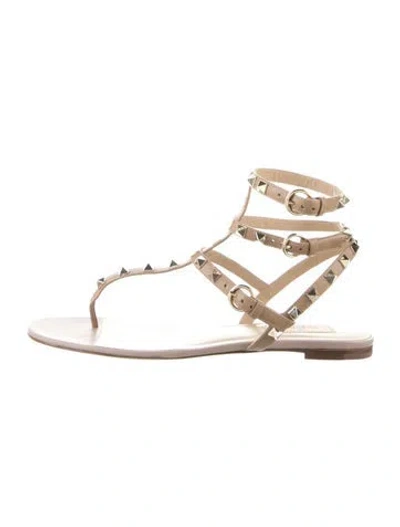 Pre-owned Valentino Garavani Rockstud Accents Leather Gladiator Sandals In Neutrals