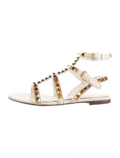 Pre-owned Valentino Garavani Rockstud Accents Leather Gladiator Sandals In Neutrals