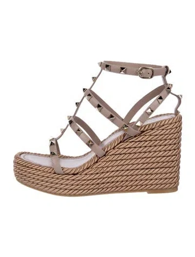 Pre-owned Valentino Garavani Rockstud Accents Leather Gladiator Sandals In Neutrals