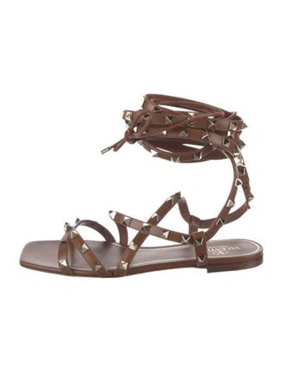 Pre-owned Valentino Garavani Rockstud Accents Leather Gladiator Sandals W/ Tags In Brown