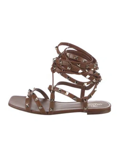 Pre-owned Valentino Garavani Rockstud Accents Leather Gladiator Sandals W/ Tags In Brown
