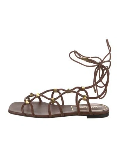 Pre-owned Valentino Garavani Rockstud Accents Leather Gladiator Sandals W/ Tags In Brown