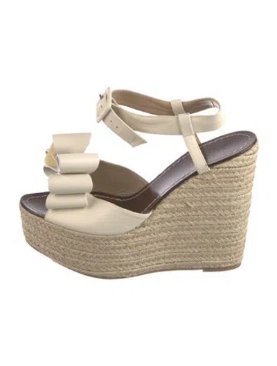 Pre-owned Valentino Garavani Rockstud Accents Leather Mules In Neutral