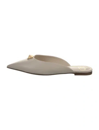 Pre-owned Valentino Garavani Rockstud Accents Leather Mules In Neutral