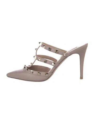 Pre-owned Valentino Garavani Rockstud Accents Leather Mules In Neutral