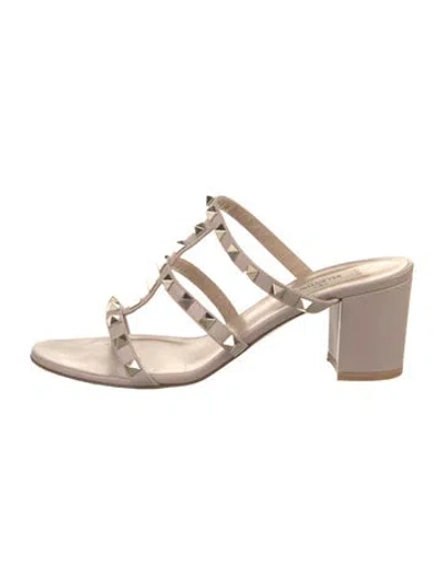 Pre-owned Valentino Garavani Rockstud Accents Leather Mules In Neutral