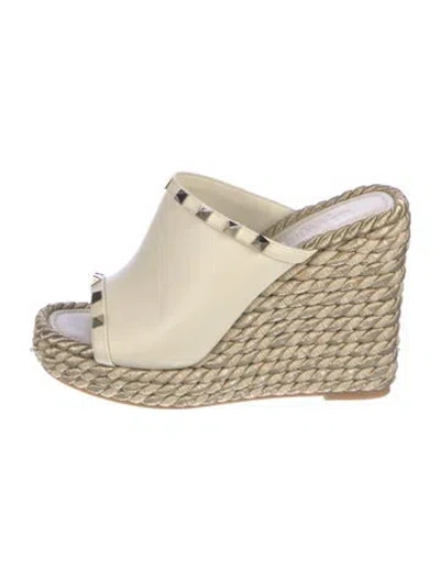 Pre-owned Valentino Garavani Rockstud Accents Leather Mules In Neutral