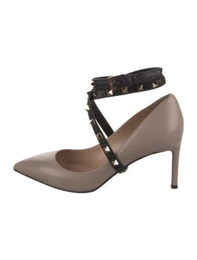 Pre-owned Valentino Garavani Rockstud Accents Leather Pumps In Neutral