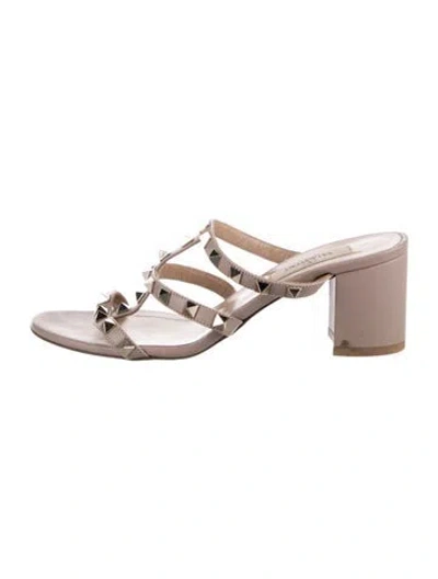 Pre-owned Valentino Garavani Rockstud Accents Leather Slides In Neutral