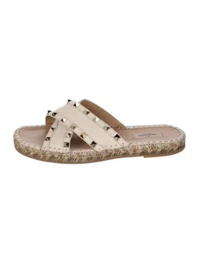 Pre-owned Valentino Garavani Rockstud Accents Leather Slides In Neutral