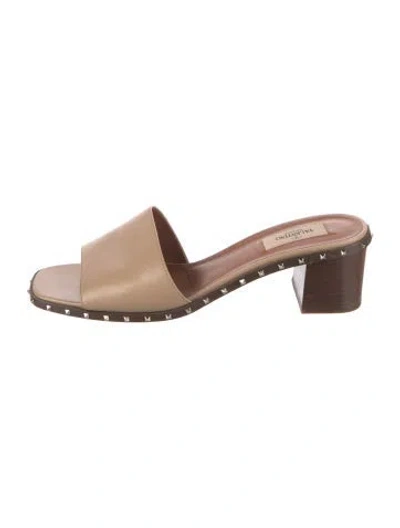 Pre-owned Valentino Garavani Rockstud Accents Leather Slides In Neutrals