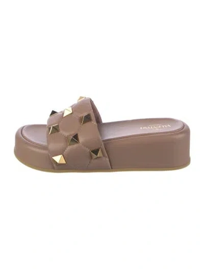 Pre-owned Valentino Garavani Rockstud Accents Leather Slides In Neutrals