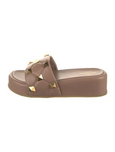 Pre-owned Valentino Garavani Rockstud Accents Leather Slides In Neutrals