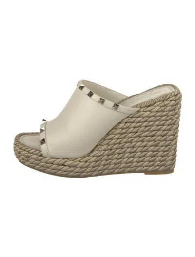 Pre-owned Valentino Garavani Rockstud Accents Leather Slides In Neutrals