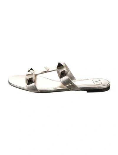 Pre-owned Valentino Garavani Rockstud Accents Leather Slides In Transparent