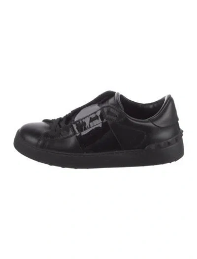 Pre-owned Valentino Garavani Rockstud Accents Leather Sneakers In Black