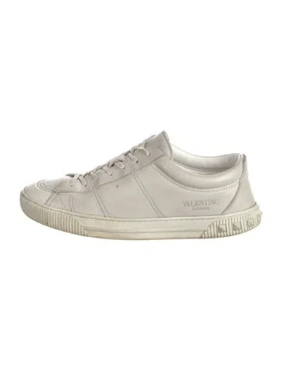 Pre-owned Valentino Garavani Rockstud Accents Leather Sneakers In Neutral