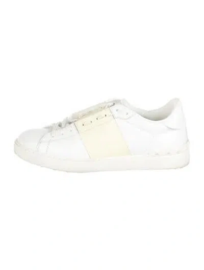 Pre-owned Valentino Garavani Rockstud Accents Leather Sneakers In White
