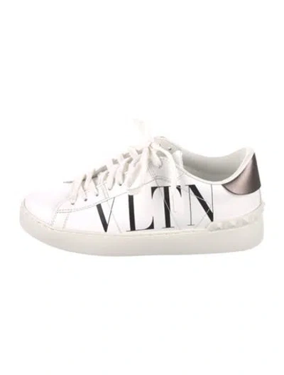 Pre-owned Valentino Garavani Rockstud Accents Leather Sneakers In White
