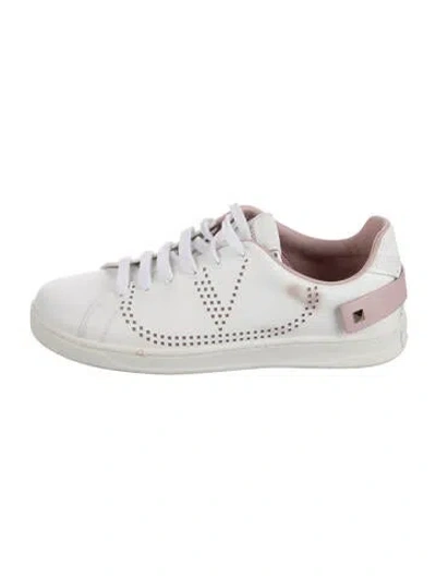 Pre-owned Valentino Garavani Rockstud Accents Leather Sneakers In White