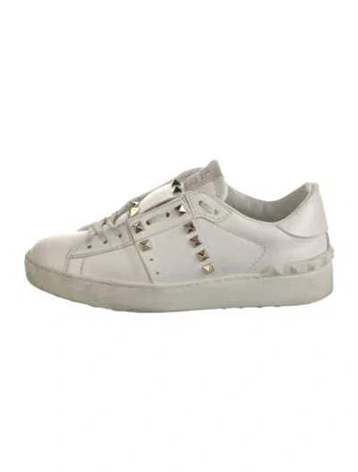 Pre-owned Valentino Garavani Rockstud Accents Leather Sneakers In White