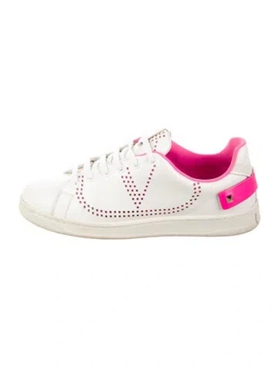 Pre-owned Valentino Garavani Rockstud Accents Leather Sneakers In White