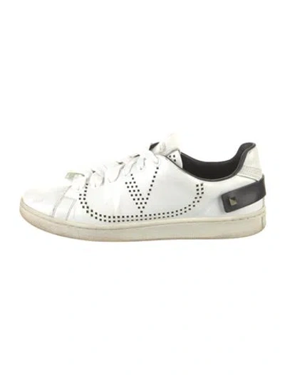Pre-owned Valentino Garavani Rockstud Accents Leather Sneakers In White