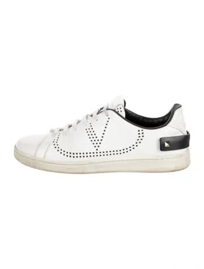 Pre-owned Valentino Garavani Rockstud Accents Leather Sneakers In White