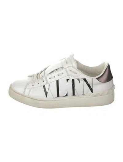 Pre-owned Valentino Garavani Rockstud Accents Leather Sneakers In White
