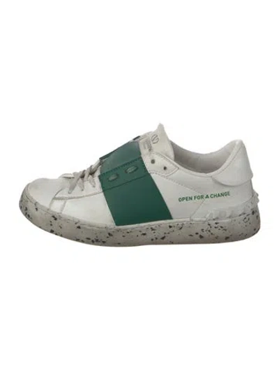 Pre-owned Valentino Garavani Rockstud Accents Leather Sneakers In White