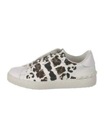 Pre-owned Valentino Garavani Rockstud Accents Leather Sneakers In White