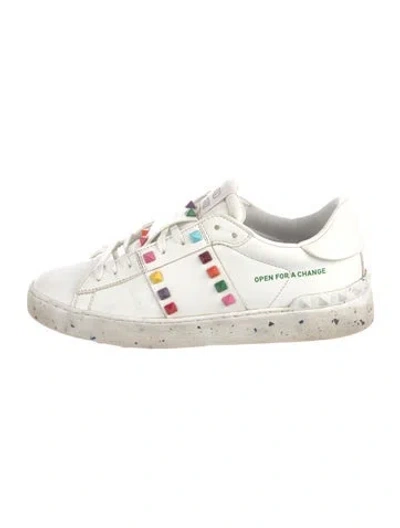Pre-owned Valentino Garavani Rockstud Accents Leather Sneakers In White
