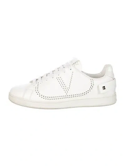 Pre-owned Valentino Garavani Rockstud Accents Leather Sneakers In White