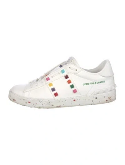 Pre-owned Valentino Garavani Rockstud Accents Leather Sneakers In White