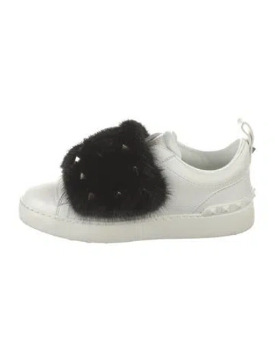 Pre-owned Valentino Garavani Rockstud Accents Leather Sneakers In White
