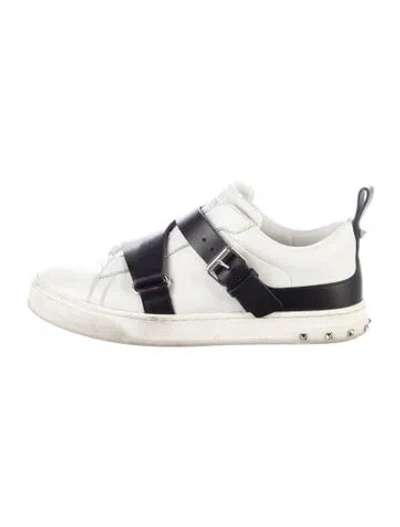 Pre-owned Valentino Garavani Rockstud Accents Leather Sneakers In White
