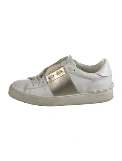 Pre-owned Valentino Garavani Rockstud Accents Leather Sneakers In White