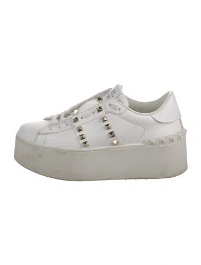 Pre-owned Valentino Garavani Rockstud Accents Leather Sneakers In White