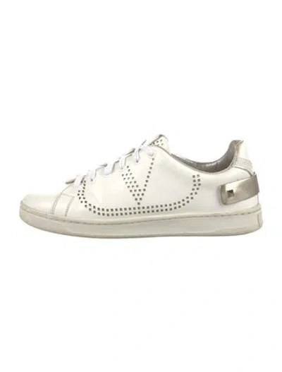 Pre-owned Valentino Garavani Rockstud Accents Leather Sneakers In White